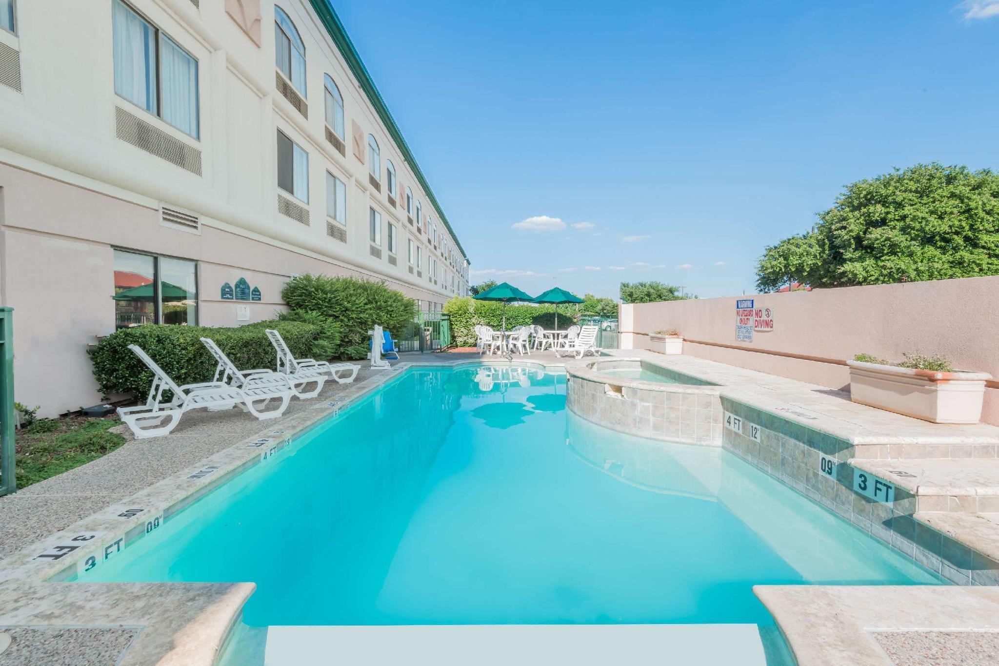 Hotel Wingate By Wyndham - Dfw North Irving Exterior foto
